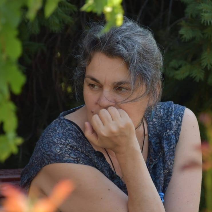 Cruciada Ivonei Boitan ”împotriva barbarismelor”. Scriitoarea și regizoarea care a renunțat la televiziune și la publicitate în favoarea teatrului independent
