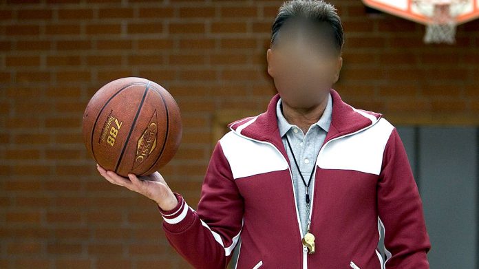 Monstrul de la catedră. Profesor judecat după ce a tras de păr şi a ciupit o fetiţă