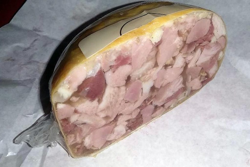 Salamul finlandez din stomac de câine Husky