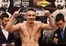 Rapperul Benny Cash și un luptător, prinși că au plătit prostituatele cu valută falsă