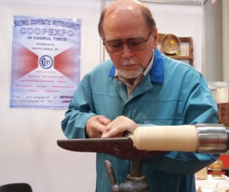 Anonimii din spatele epoleților de generali. Moartea lentă a unei îndeletniciri