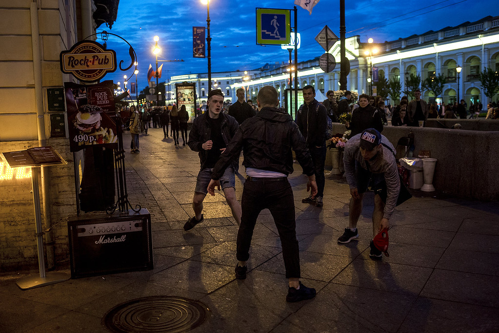 Român bătut în Italia, sub ochii a zeci de cetățeni înspăimântați