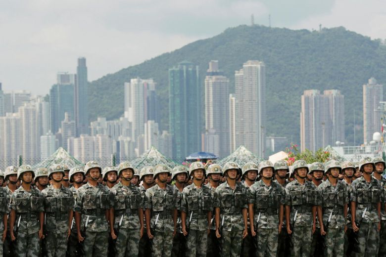 Un nou Tienanmen la orizont în Hong Kong? Armata chineză poate fi trimisă oricând în stradă pentru ”a menține ordinea socială”