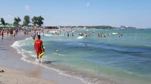 Salvamar bătut ca a încercat să salveze o tânără. Cine este agresorul