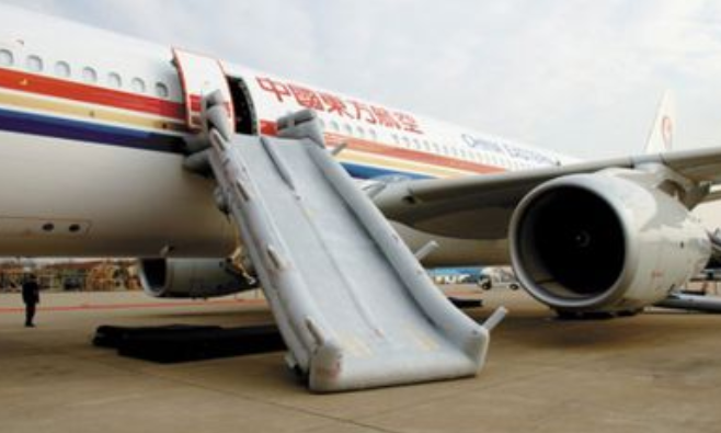 Panică la bordul unui avion. Opt pasageri au fost răniți