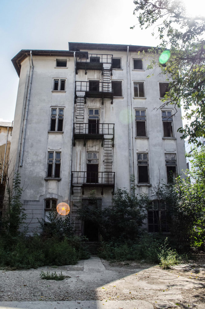 Spitalul Filantropia moare încet lângă sediul Guvernului
