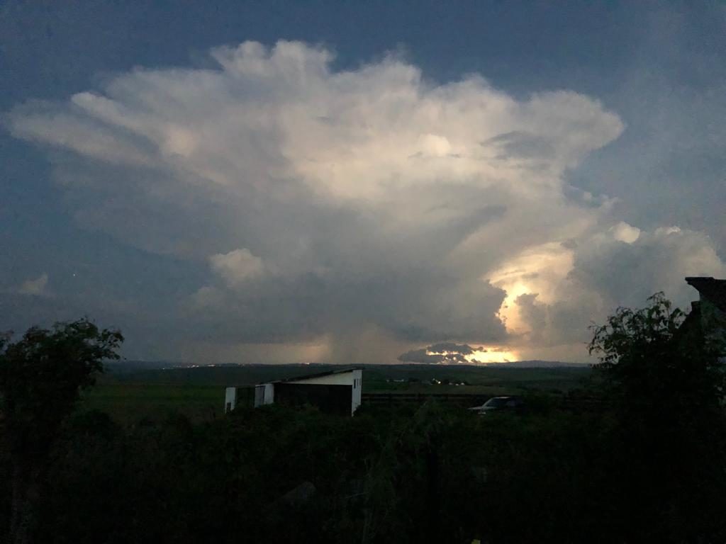 Alertă meteo. Cod galben de ploi torenţiale, furtună şi grindină. Unde va lovi urgia