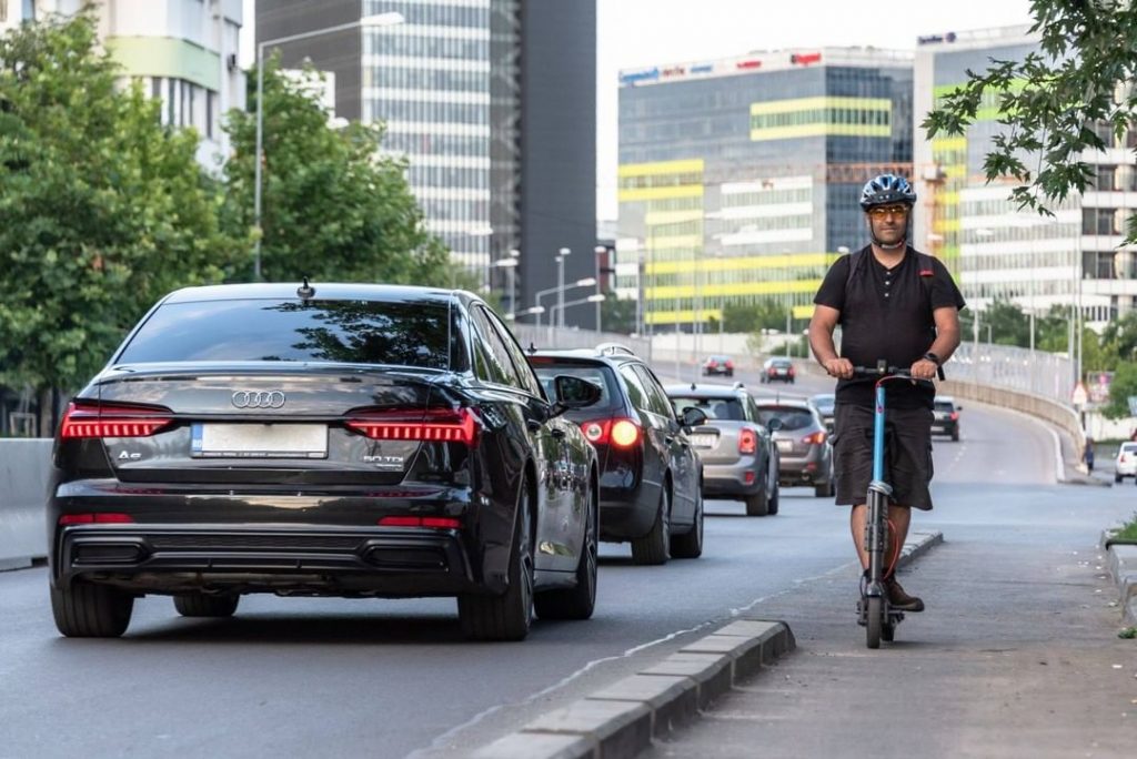 Trotinetele electrice, pericol public, pe străzi, pe trotuare și în parcuri