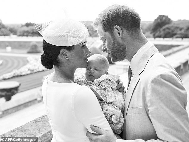 Singuri cuc. Aşa a fost primul Paşte pentru Harry, Archie şi Meghan
