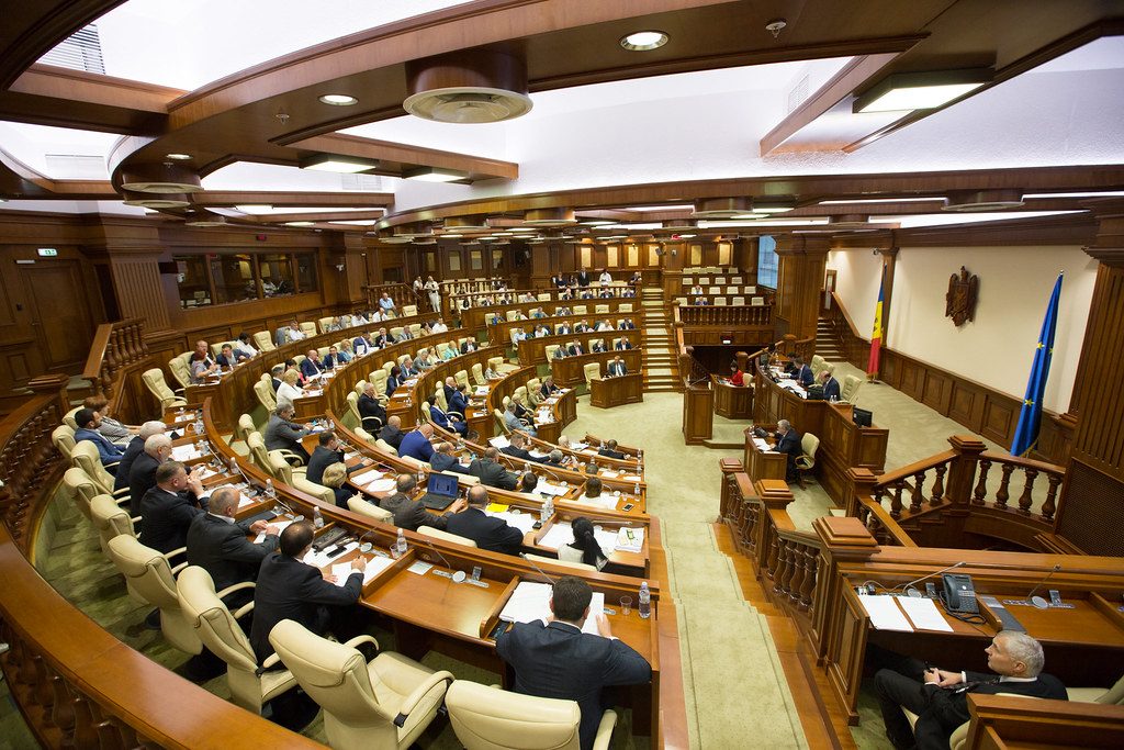 Opt noi deputați intră în Parlamentul Republicii Moldova. Mandatele au fost validate după un val de demisii