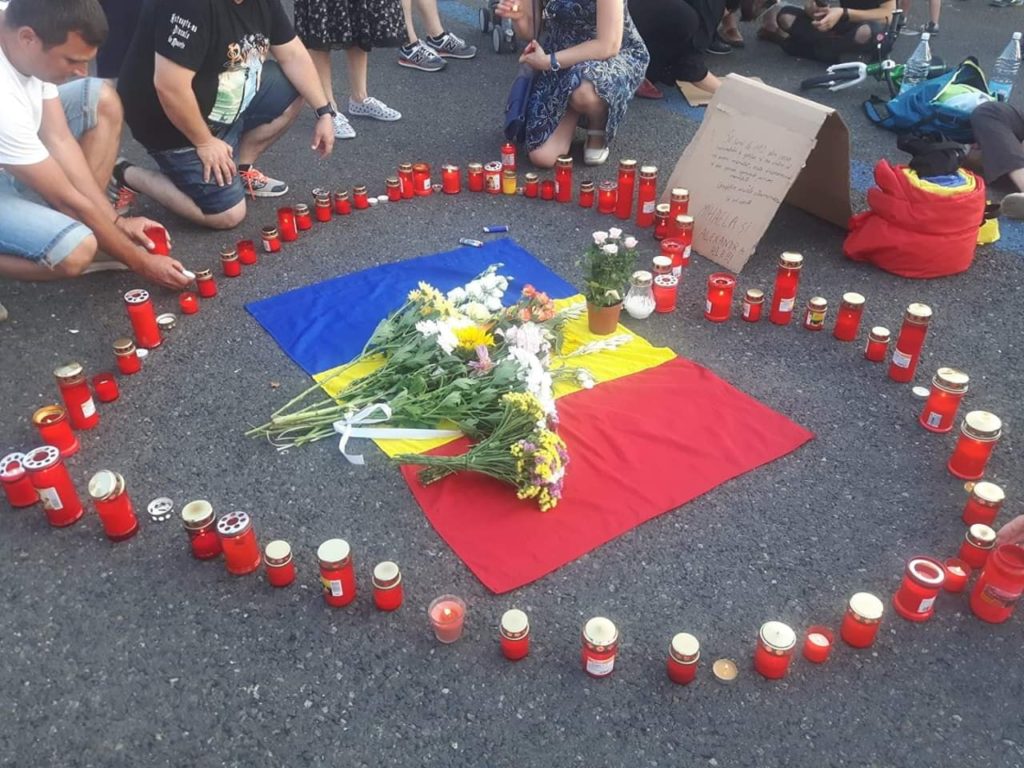 Transformarea Luizei și Alexandrei în „fata din luna mai” și „fata din luna iulie”