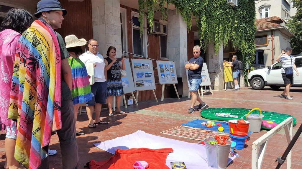 Ce se întâmplă cu nelipsitele şezlonguri? Asta mai lipsea pe litoral! News alert