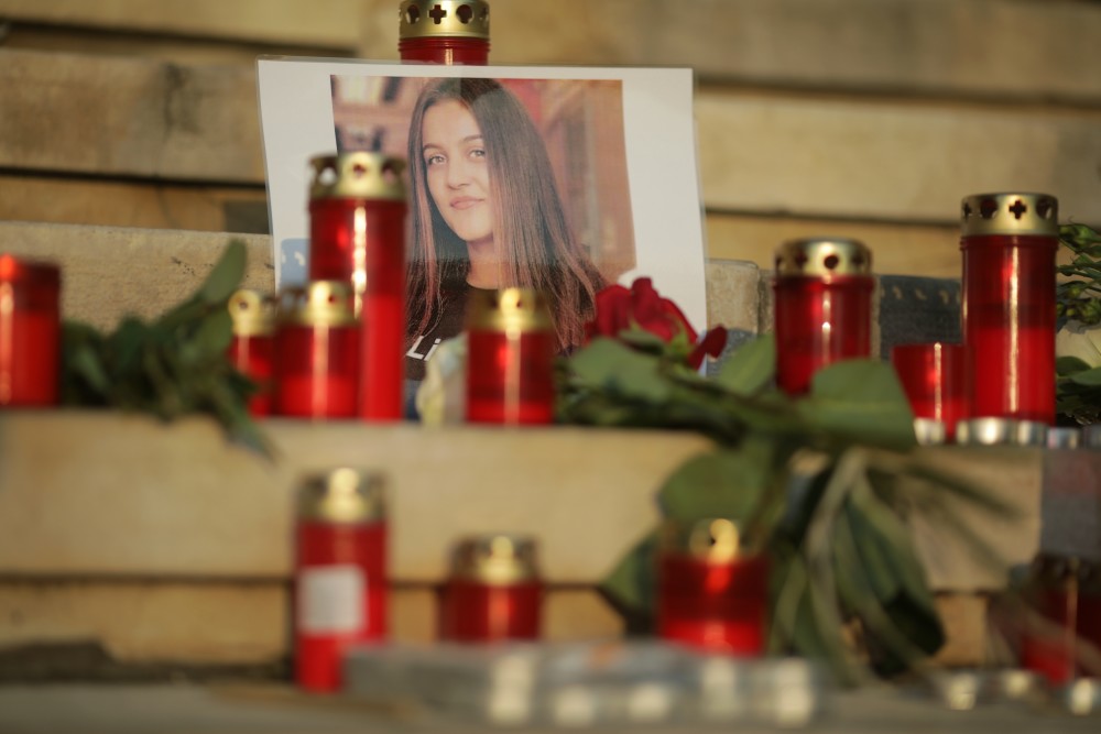 Sute de oameni furioși au luat cu asalt străzile din Caracal. Demisie în PSD!