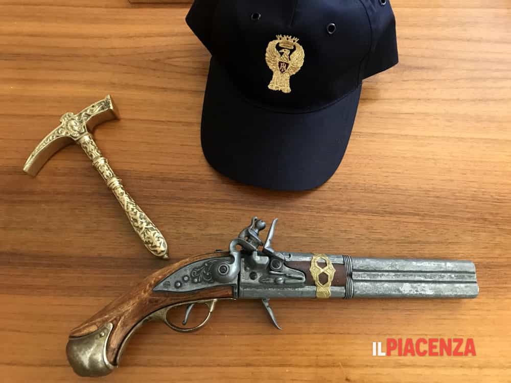 Un român îşi bate soția, apoi atacă poliția cu un pistol și un ciocan: Vă omor pe toţi!