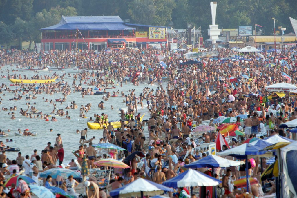 Anunț important pentru bugetari! Cine nu va primi vouchere de vacanță