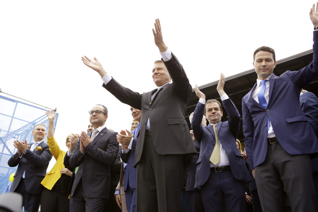 Liberalii dau startul pentru Iohannis în 10 august