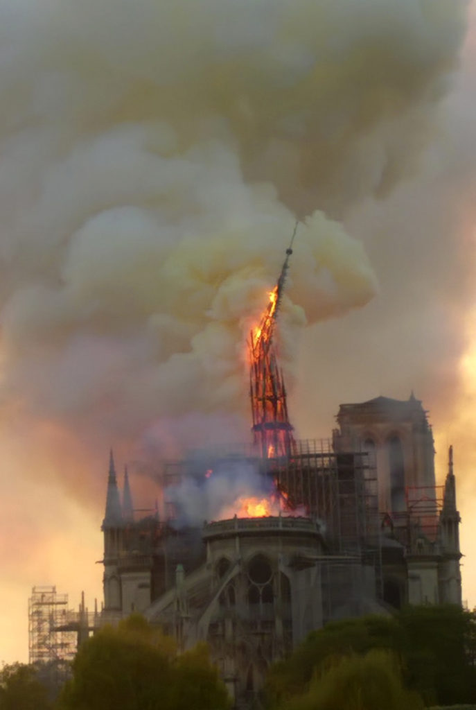 Pericol La Notre Dame Catedrala Se Poate Prăbuși Evenimentul Zilei