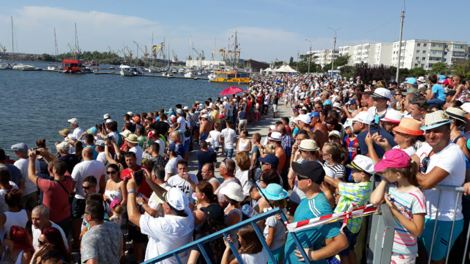 Spectacole aeriene, fanfare militare și jocuri marinărești de Ziua Marinei