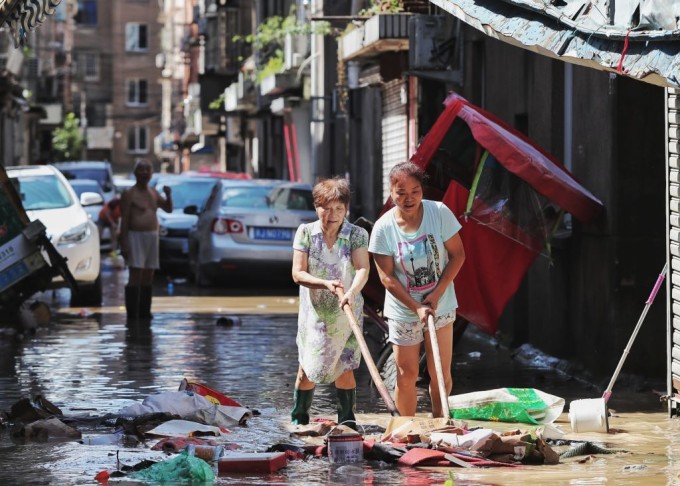 Efectele devastatoare ale celui mai teribil fenomen meteo. Un milion de persoane au fost evacuate