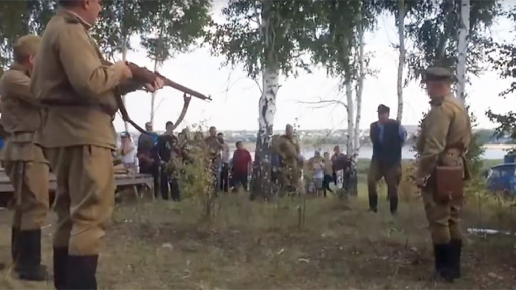 Trădătorii Maicii Rusii, executați în public. Sub ochii copiilor!