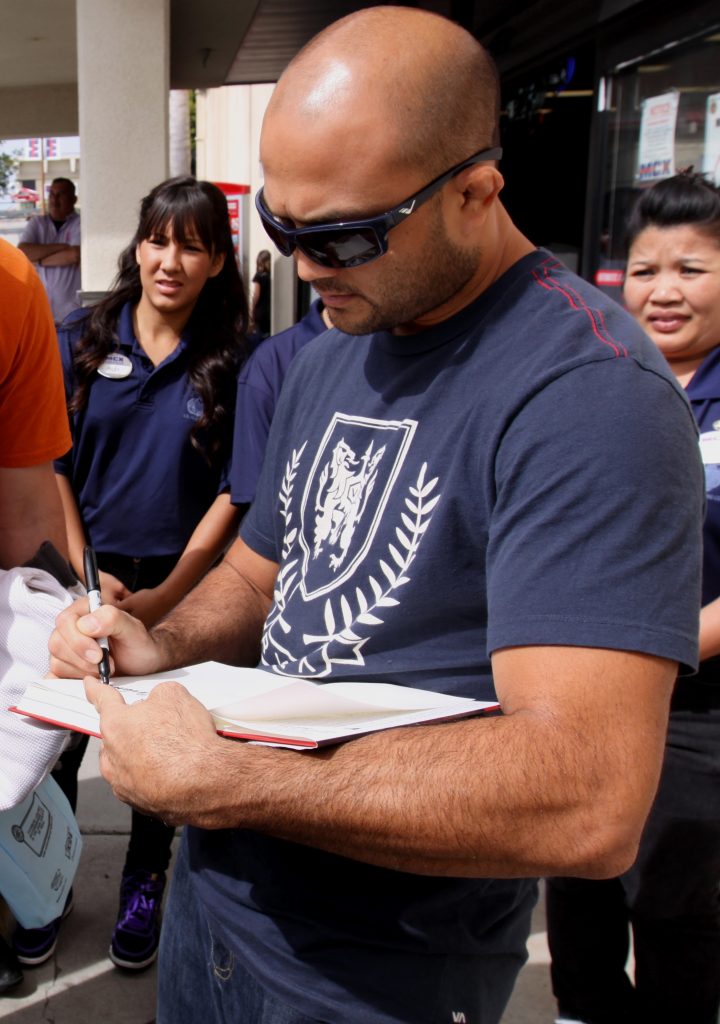 Bătăi ca în filme în afara ringului. Video în articol