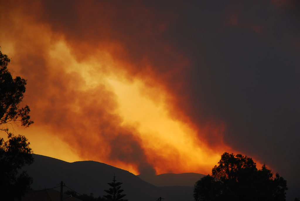 Grecia In Flăcări Peste 50 De Incendii și Sute De Persoane