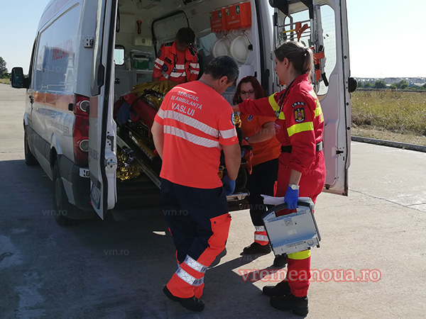 Doi oameni trăzniți de fulger în Vaslui. Unul a murit