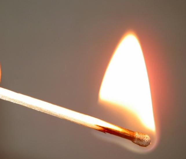 O femeie și-a incendiat concubinul. Motivul ireal din spatele cumplitei crime