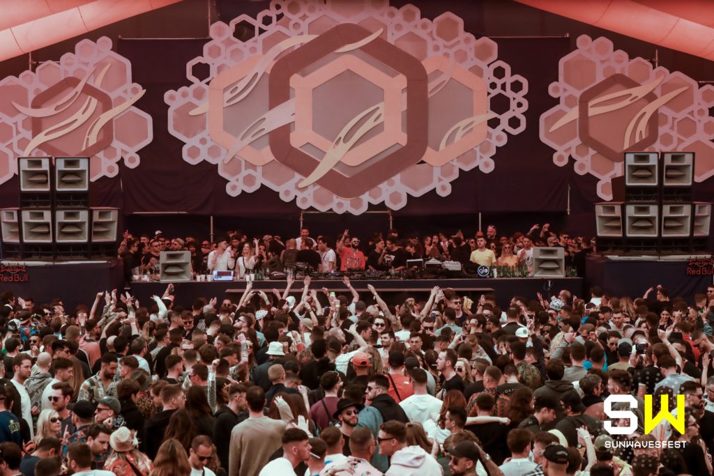 Muzică, libertate, prietenie și distracție . SUNWAVES- un festival pentru toată lumea