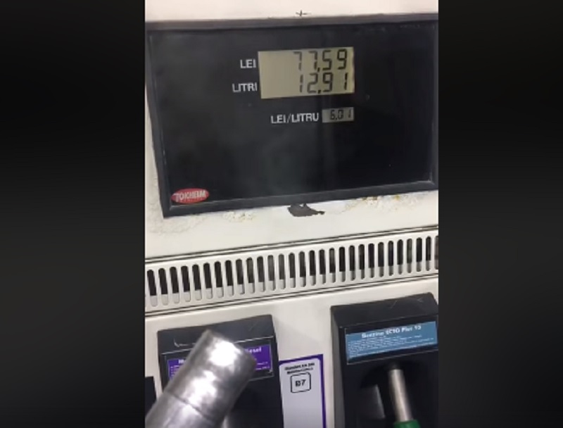 Un șofer a fost aburit la propriu de o benzinărie. Este incredibil ce a pățit când alimenta