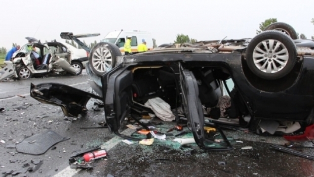 A urcat la volan fără permis și a provocat o nenorocire: un mort și trei răniți!