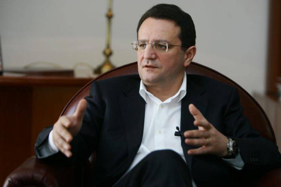 Gestul controversat care trădează legătura între Maior și PSD. Reacția lui Dăncilă spune tot