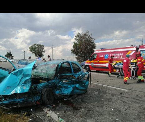 Tragedie pe șosea. Un mort și doi răniți. Traficul este blocat