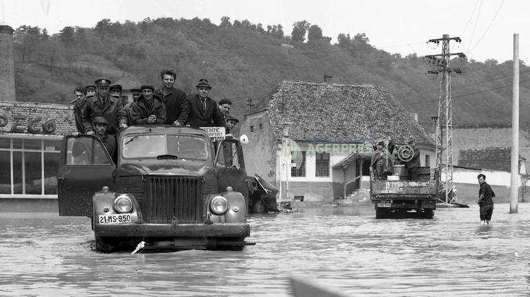 Evz. TV. Când furia apelor este de neoprit. Zeci de morți în calea Someșului dezlănțuit