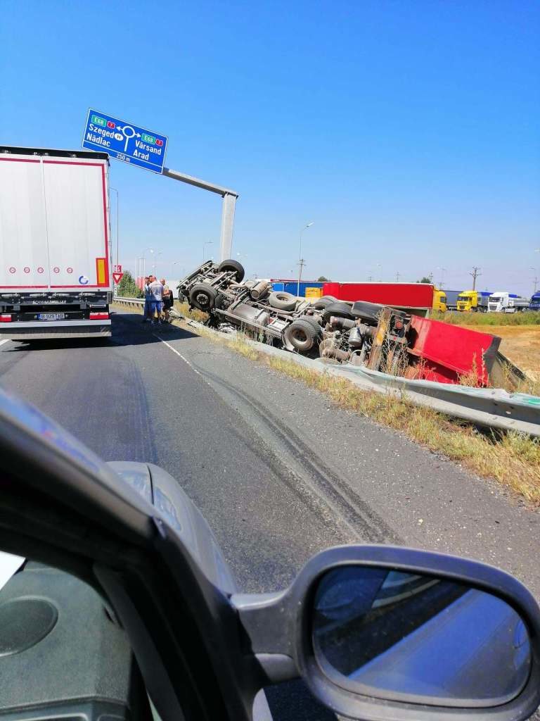 Grav accident rutier pe A1. Traficul rutier este blocat pe 10 kilometri