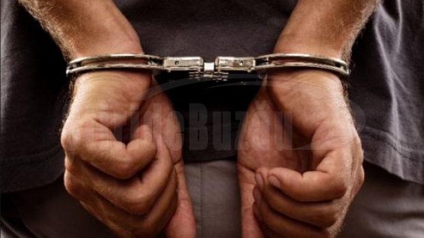 Jaf ziua în amiza mare, hoții purtând măști chirurgicale