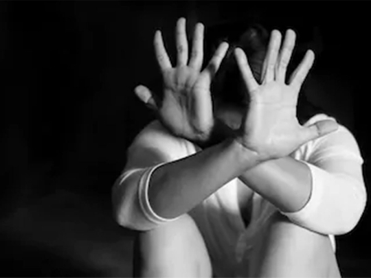 Oroare. S-a mutat cu iubita ca să-i violeze fiicele