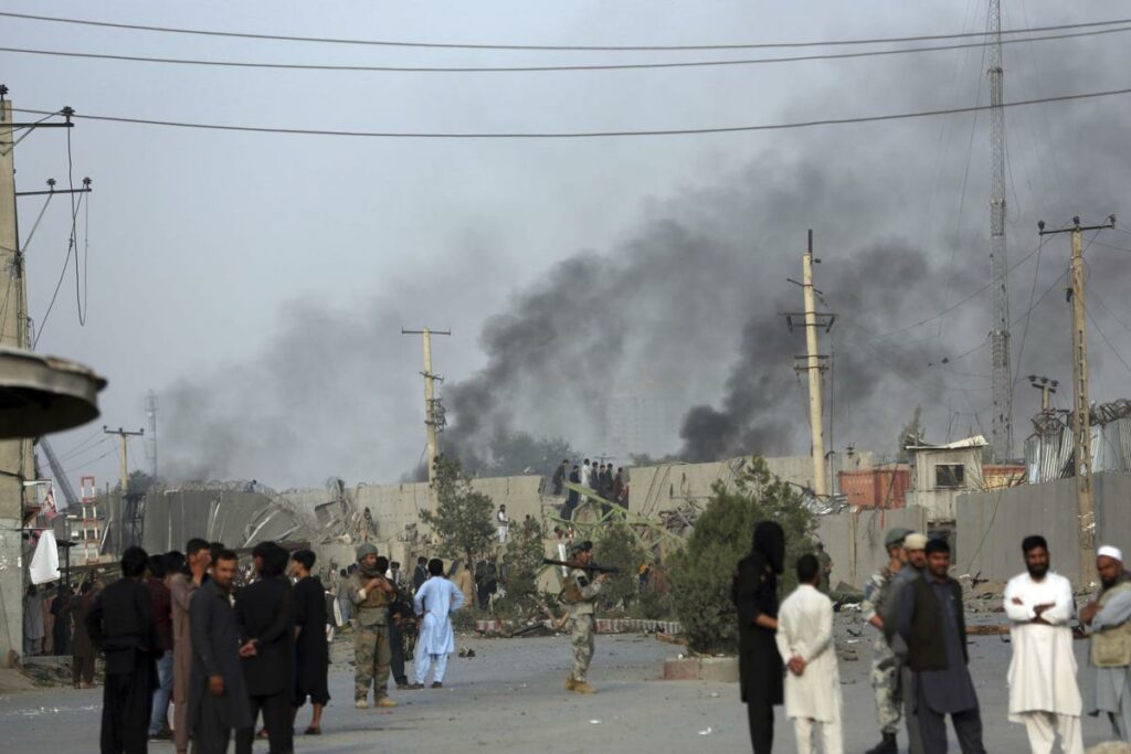 Atac sângeros în miez de noapte. Peste 20 de morți