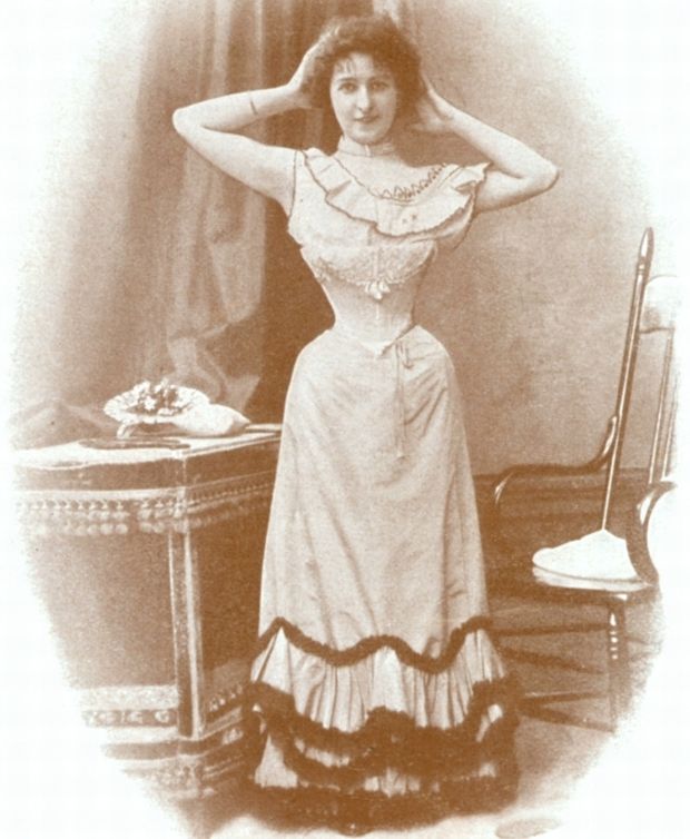 Poftiți la CULTURĂ! Vestul și (R)Estul Femeia - barometru al gândirii preconcepute