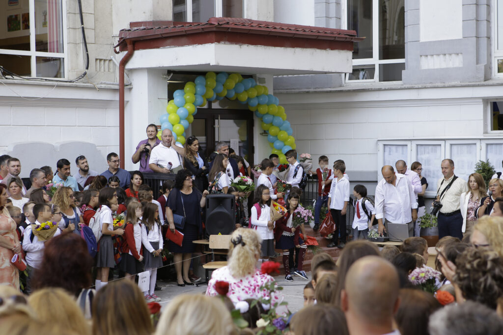 Unii părinți vor putea să participe la deschiderea noului an școlar. Cine sunt privilegiații și care sunt criteriile de selecție