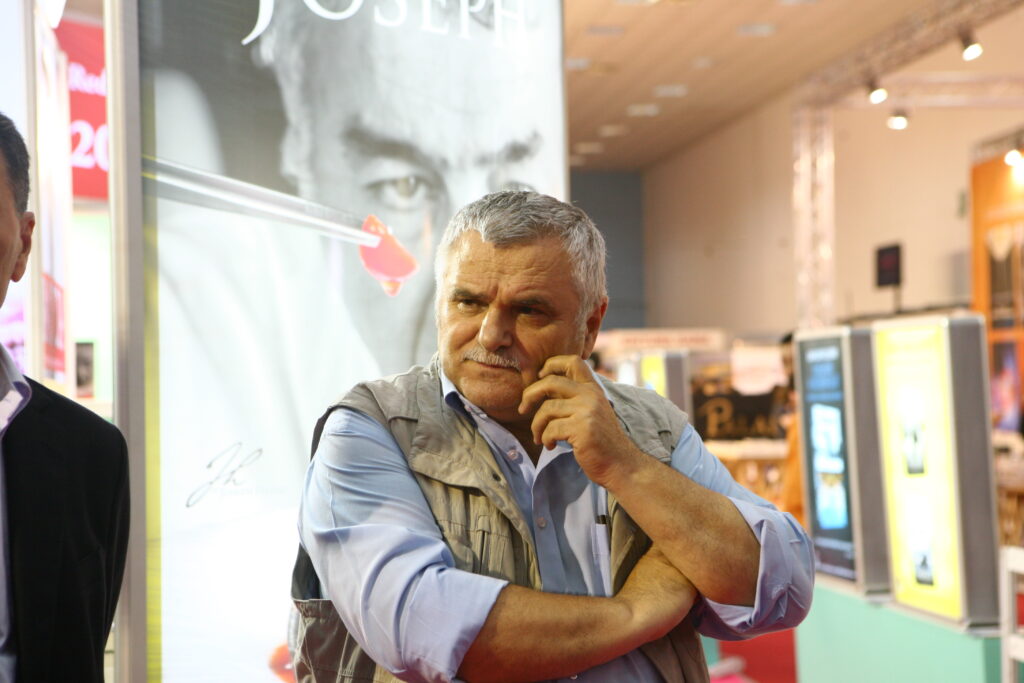 Când au trăit mai bine intelectualii? În comunism sau în capitalism? POFTIȚI LA CULTURĂ!