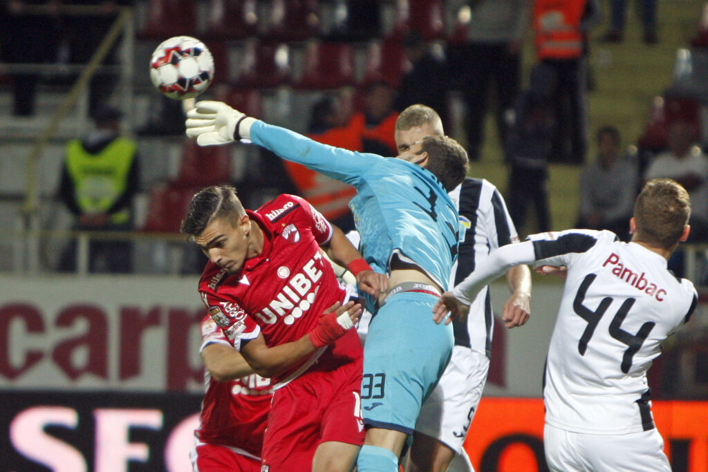 Mari comici ai stadioanelor: apărătorii dinamoviști