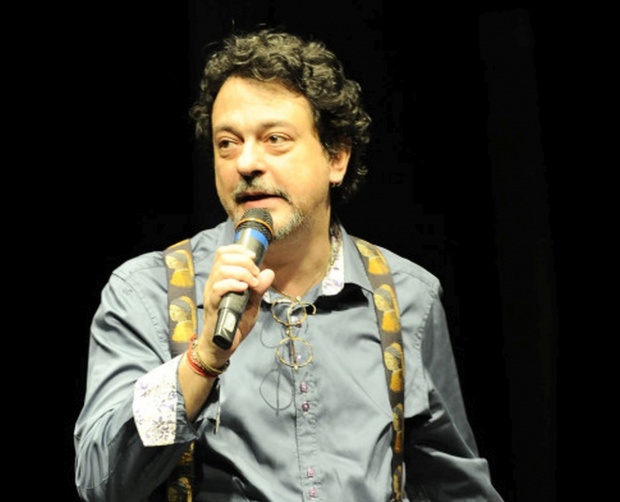 Lacrimi și aplauze pentru Alexandru Darie. Sicriul cu trupul regizorului, depus la Teatrul Bulandra