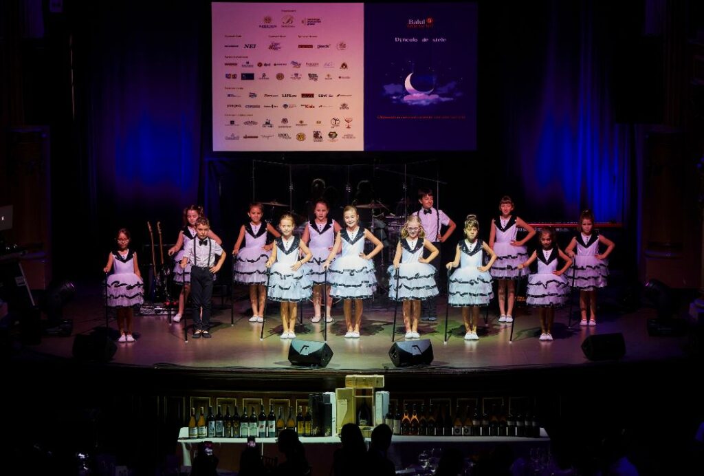 Peste 1.000 de ore de terapie pentru copiii din centrele Autism Voice, asigurate în urma evenimentului caritabil „Balul Bucuriei”