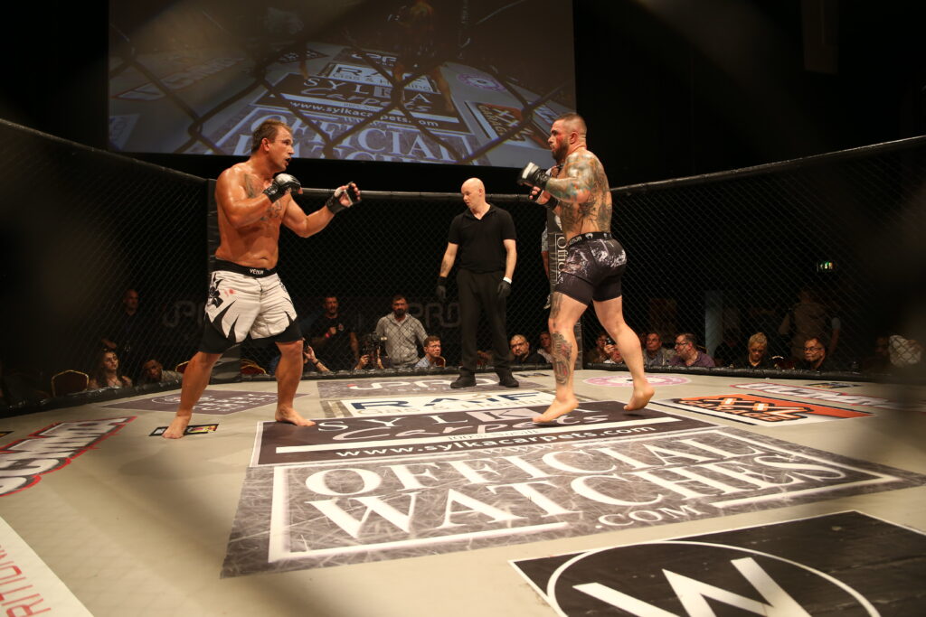 Un român a câștigat centura UCMMA la Londra