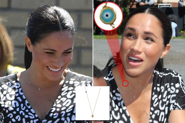 De cine se teme Meghan? În Africa a purtat la gât colierul „Ochiul cel rău”. Foto în articol