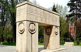 Suvenirurile cu operele lui Brâncuși costă mult