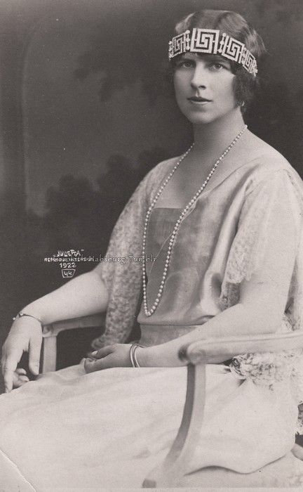 Regina mamă Elena va fi înmormântată alături de soțul care a umilit-o și de fiul care a venerat-o