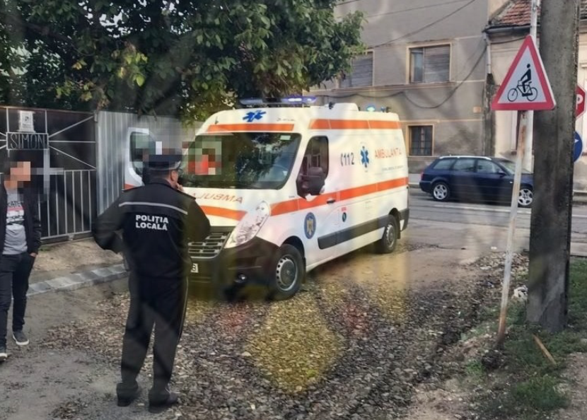 Bătaie cruntă în fața școlii. Un copil de 13 ani a ajuns la spital