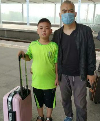 Sacrificiul unui copil pentru tatăl său. S-a îngrășat 18 kilograme